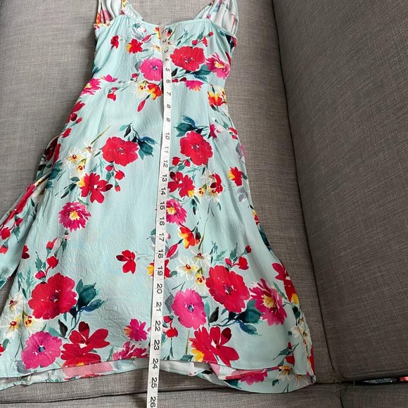 Yumi Kim Floral Island Time Wrap Front Dress Large - Picture 8 of 9